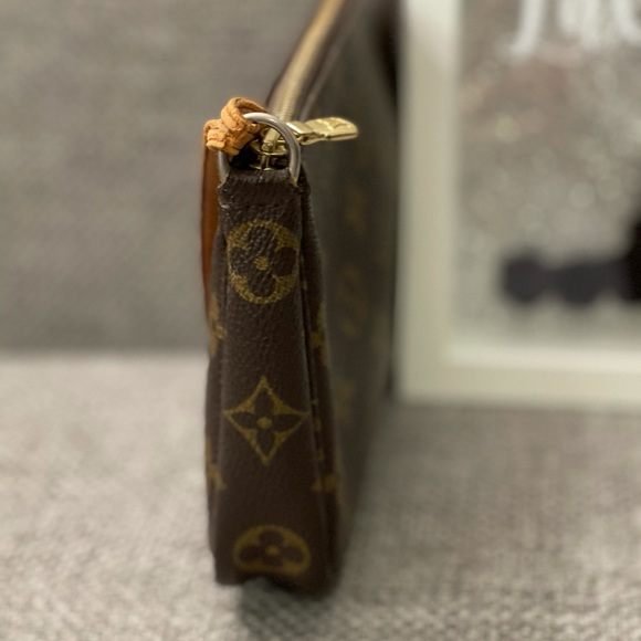 SOLD Authentic Louis Vuitton Pochette Accessoires - Picture 4 of 11